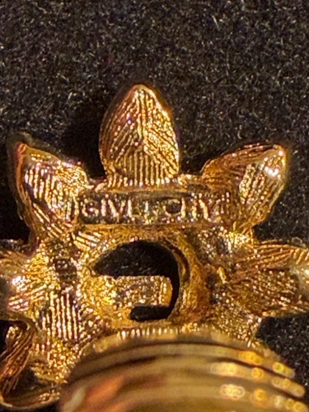 GIVENCHY Flower Crystal G Gold Plated Clip On Earrings Vintage incl box card - Picture 10 of 10